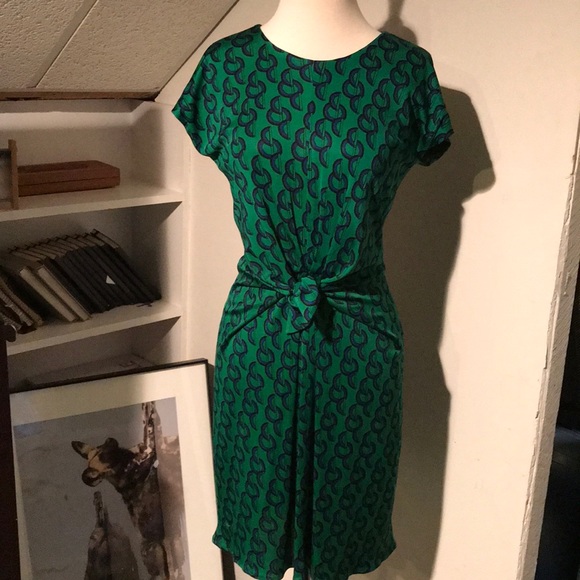 Issa London Dresses & Skirts - Issa London graphic silk dress